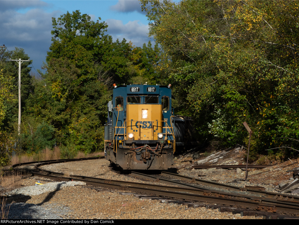 CSXT 6517 Leads L054 out of Rileys